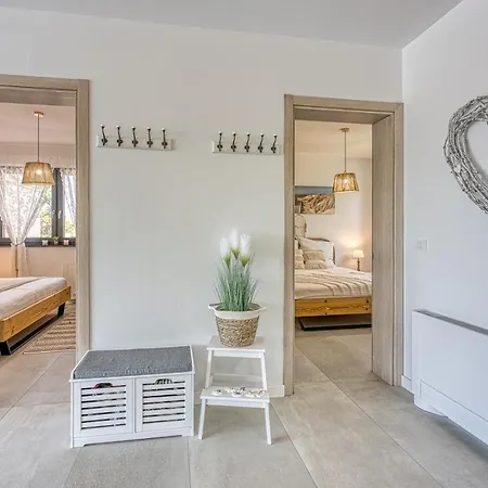 Apartment Casa Dora With Private Pool